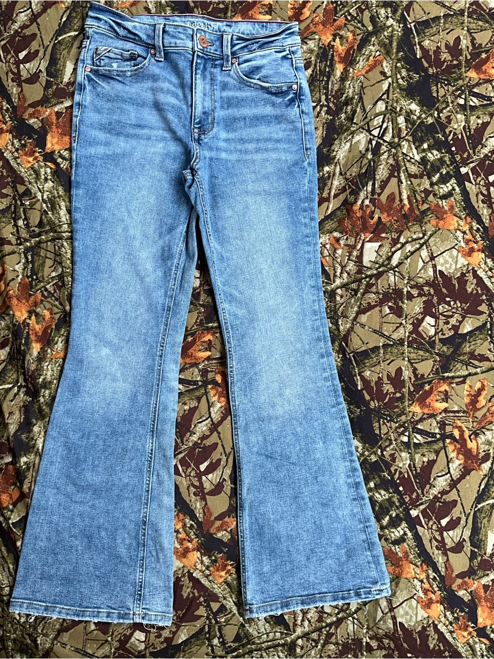 Edgely Maurices Women's 6 Short Light Wash Flare Jeans Raw Hem Stretch